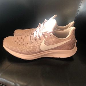 Nike Women’s Air Zoom Pegasus 35 Size 8.5